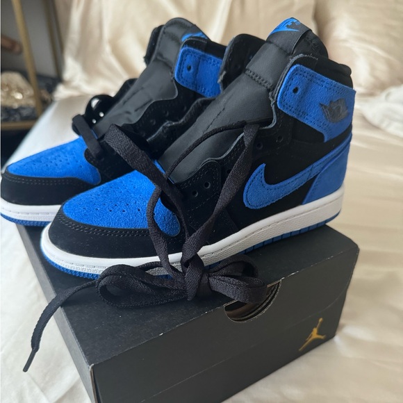 BNWT black & Blue Jordan 1s - Picture 7 of 8